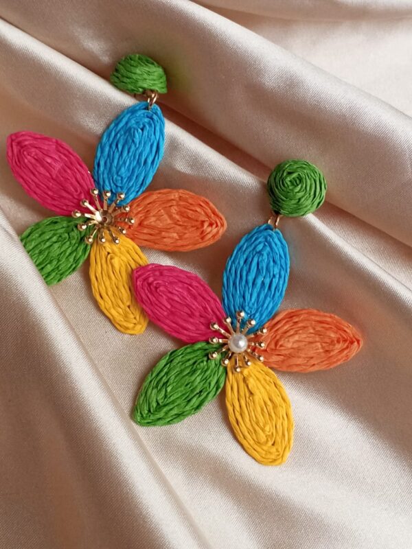 Boucles d’oreilles fleurs multicolores – Esprit tropical & fait main – Image 3